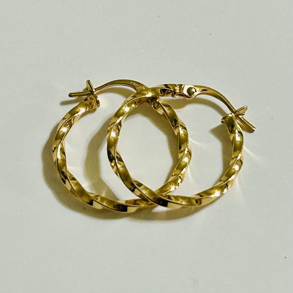 18k Gold Twisted Hoop Earrings 19mm - Picture 2 of 4